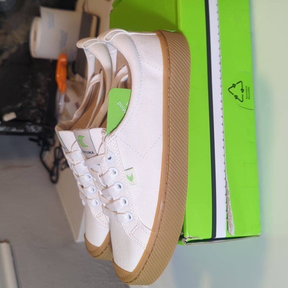 Cariuma (Off-White Gum Sole) 7W